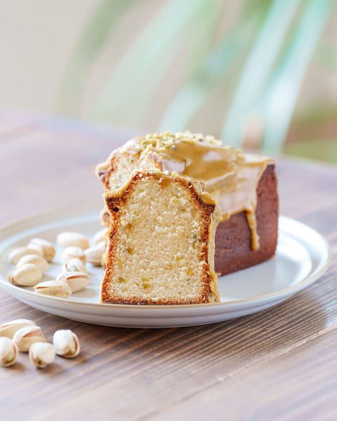 焦がしバターとピスタチオのケーキ - roundcoffee