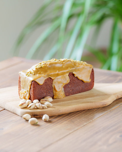 焦がしバターとピスタチオのケーキ - roundcoffee